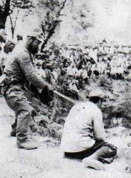 A Chinese POW about to be beheaded